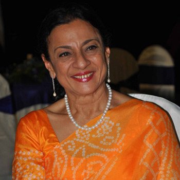 Veteran actress Tanuja gets Hospitalized