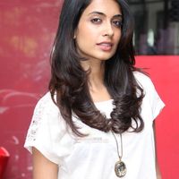 Sarah Jane Dias Photos
