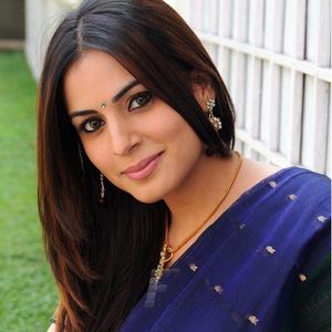 Shraddha Arya Image