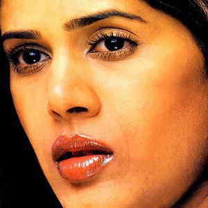 Sonali Kulkarni Image