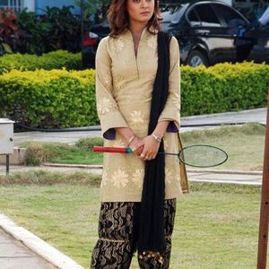 Surveen Chawla Image