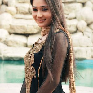 Sara Khan Image