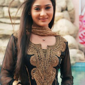 Sara Khan Image