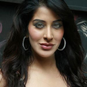 Sophie Choudry Image