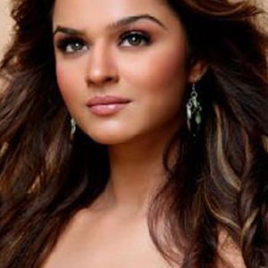 Aashka Goradia Image
