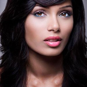 Freida Pinto Image