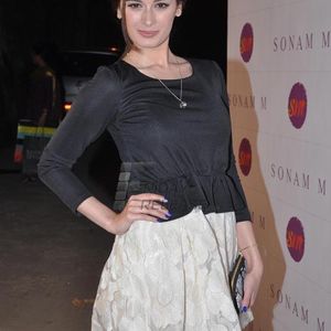 Evelyn Sharma Image