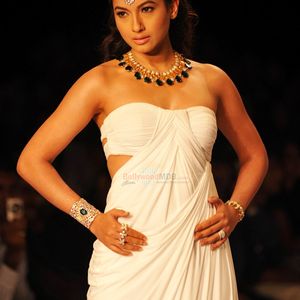 Gauhar Khan Image