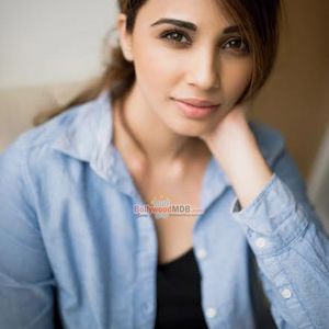 Daisy Shah Image