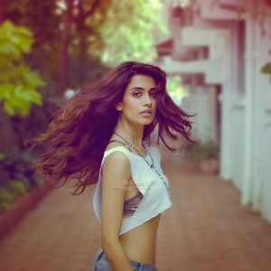 Sarah Jane Dias Image