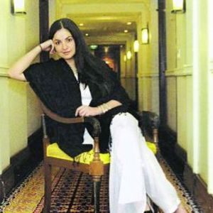 Pooja Bhatt Image