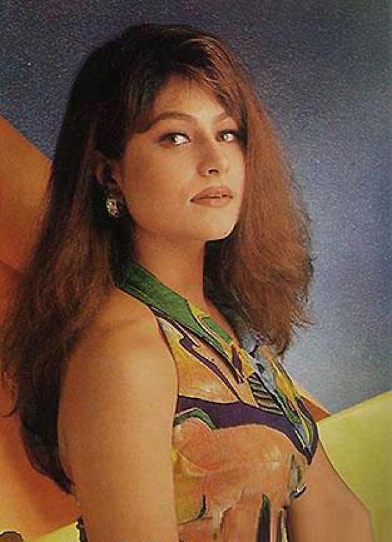 Ayesha jhulka nude photos 4