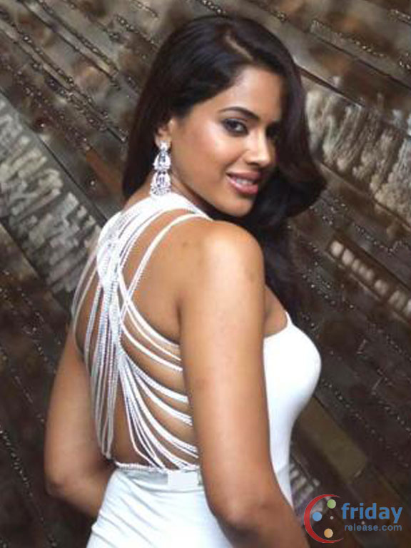 Sameera Reddy : Biography, Age, Height, Images, Facts & Life Story...World Super Star Bio