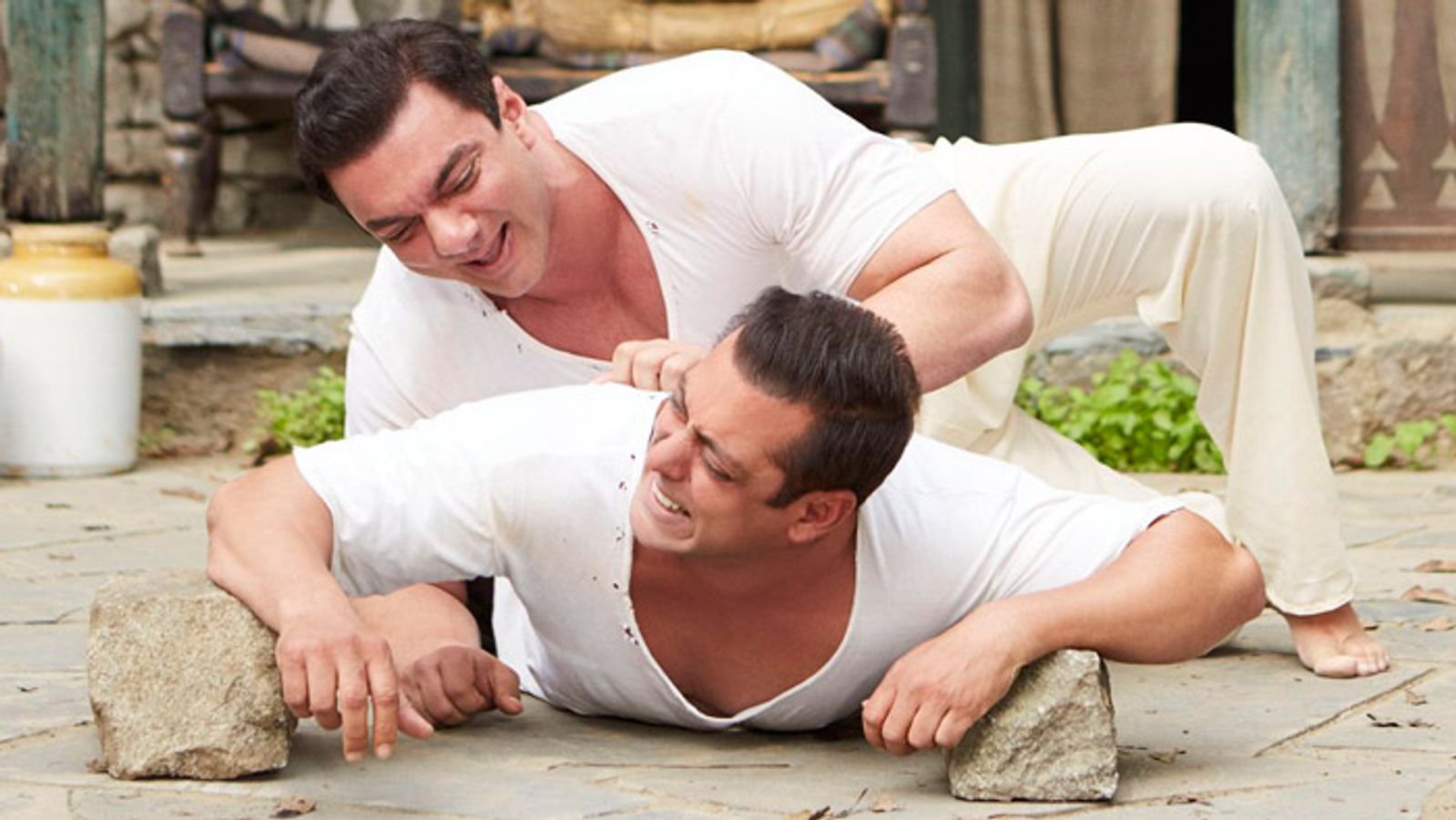 Despite rash reception at the box-office, Tubelight slips in the 100 crores Club!