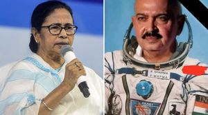 Chandrayaan 3: Hilarious! Rakesh Roshan Is An Astronaut Who Landed On Moon? Mamata Banerjee Mistakenly Refers Rakesh Sharma To Filmmaker; Ignites A Meme FRENZY! 