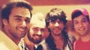Fukrey 3: Director Mrigdeep Singh Lamba Shares Old Fun BTS Picture Of Starcast With Shah Rukh Khan, Writes 'Jawaan fukrey!'