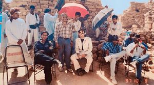 Look at the rare unseen pictures from the film sets, KACHCHE DHAAGE, 1999; See Insights!