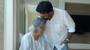 Zeenat Aman Suffering From THIS Condition Since 40 Yrs, Undergoes Surgery 