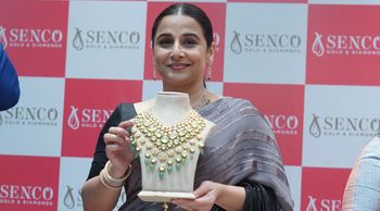 At the grand opening of Senco Gold & Diamonds' new store in Borivali, Vidya Balan made an appearance.