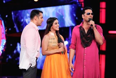 Akshay Kumar, Asin and Salman Khan promoting 'KHILADI 786' on BIGG BOSS 6 sets