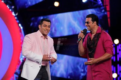 Akshay Kumar, Asin and Salman Khan promoting 'KHILADI 786' on BIGG BOSS 6 sets