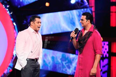 Akshay Kumar, Asin and Salman Khan promoting 'KHILADI 786' on BIGG BOSS 6 sets