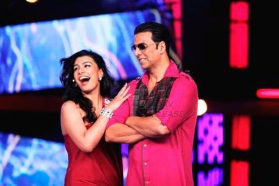 Akshay Kumar, Asin and Salman Khan promoting 'KHILADI 786' on BIGG BOSS 6 sets