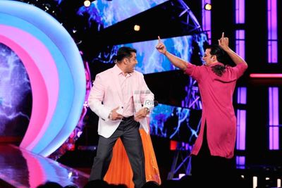 Akshay Kumar, Asin and Salman Khan promoting 'KHILADI 786' on BIGG BOSS 6 sets