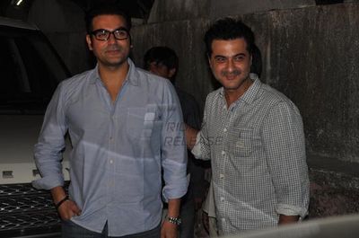 Arbaaz Khan, Sanjay Kapoor, Poonam Sinha at film \'DABANGG 2\' special screening