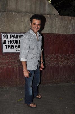 Arbaaz Khan, Sanjay Kapoor, Poonam Sinha at film 'DABANGG 2' special screening