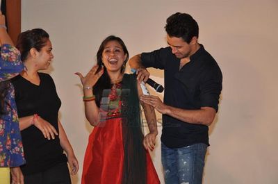 Imran Khan and Anushka Sharma promoting 'MATRU KI BIJLEE KA MANDOLA'