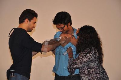 Imran Khan and Anushka Sharma promoting 'MATRU KI BIJLEE KA MANDOLA'