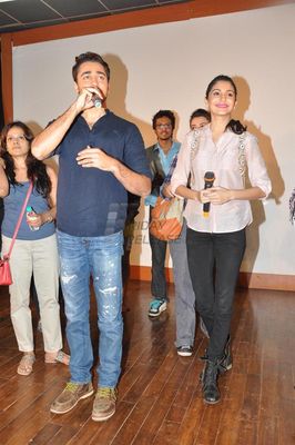 Imran Khan and Anushka Sharma promoting 'MATRU KI BIJLEE KA MANDOLA'