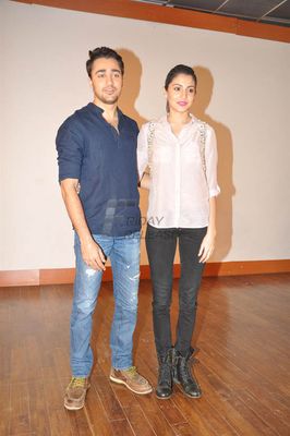 Imran Khan and Anushka Sharma promoting 'MATRU KI BIJLEE KA MANDOLA'