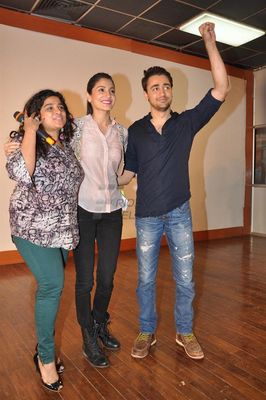Imran Khan and Anushka Sharma promoting 'MATRU KI BIJLEE KA MANDOLA'