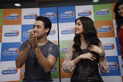 Imran Khan & Anushka Sharma promoting 'MATRU KI BIJLEE KA MANDOLA'