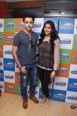 Imran Khan & Anushka Sharma promoting 'MATRU KI BIJLEE KA MANDOLA'