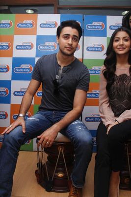 Imran Khan & Anushka Sharma promoting 'MATRU KI BIJLEE KA MANDOLA'