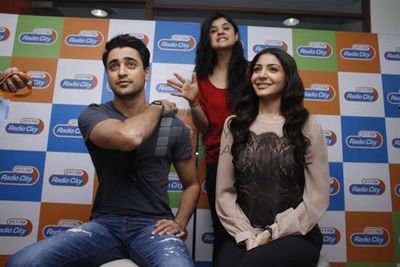 Imran Khan & Anushka Sharma promoting \'MATRU KI BIJLEE KA MANDOLA\'
