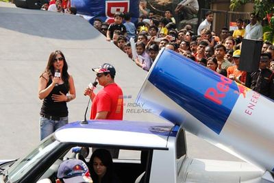 Imran Khan promoting MATRU KI BIJLEE KA MANDOLA at Red Bull Soapbox Race 2012 in Bandra