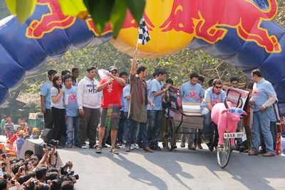 Imran Khan promoting MATRU KI BIJLEE KA MANDOLA at Red Bull Soapbox Race 2012 in Bandra