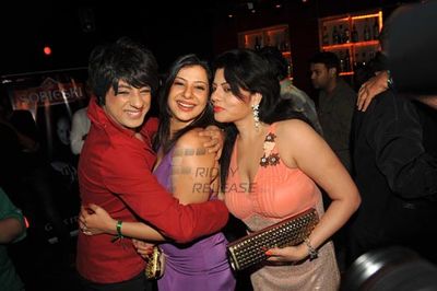 Monica Bedi, Kashmira Shah, Ravi Kishen at Sambhavana Seth's birthday party