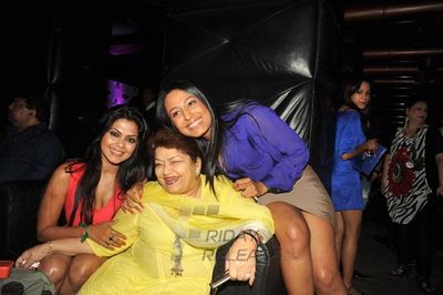 Monica Bedi, Kashmira Shah, Ravi Kishen at Sambhavana Seth's birthday party