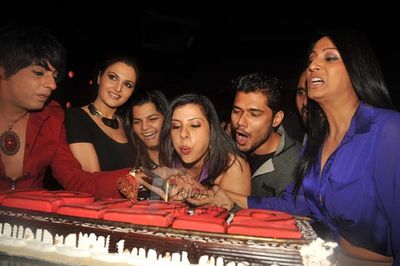 Monica Bedi, Kashmira Shah, Ravi Kishen at Sambhavana Seth's birthday party