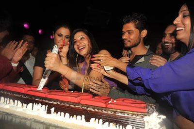 Monica Bedi, Kashmira Shah, Ravi Kishen at Sambhavana Seth's birthday party