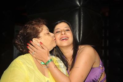 Monica Bedi, Kashmira Shah, Ravi Kishen at Sambhavana Seth's birthday party