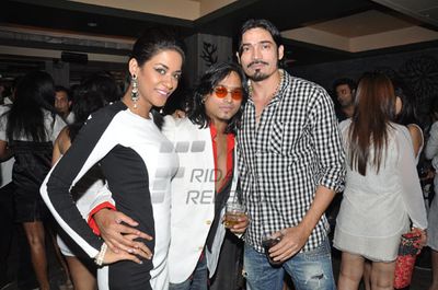 Top Models sizzle at choreographer Shakir Shaikh's white theme birthday party at Lager Bay in Bandra