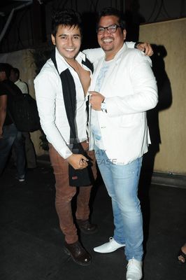 Top Models sizzle at choreographer Shakir Shaikh's white theme birthday party at Lager Bay in Bandra