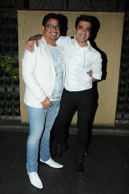 Top Models sizzle at choreographer Shakir Shaikh's white theme birthday party at Lager Bay in Bandra