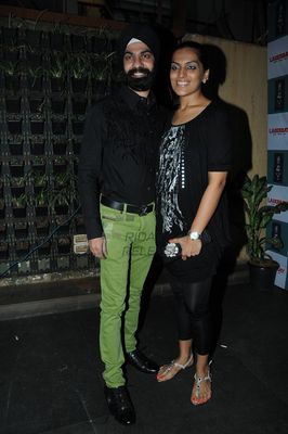 Top Models sizzle at choreographer Shakir Shaikh's white theme birthday party at Lager Bay in Bandra